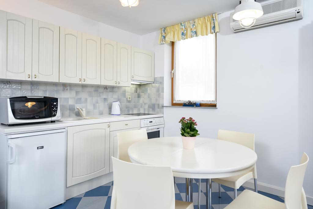 Apartmani Alice Njivice Dış mekan fotoğraf