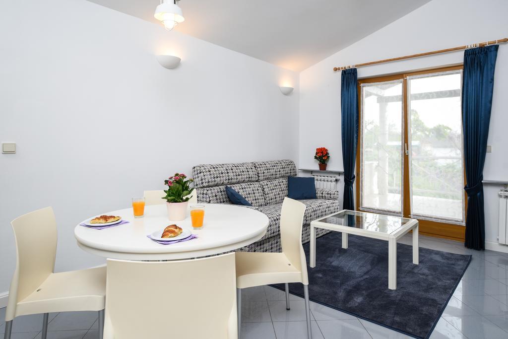 Apartmani Alice Njivice Dış mekan fotoğraf