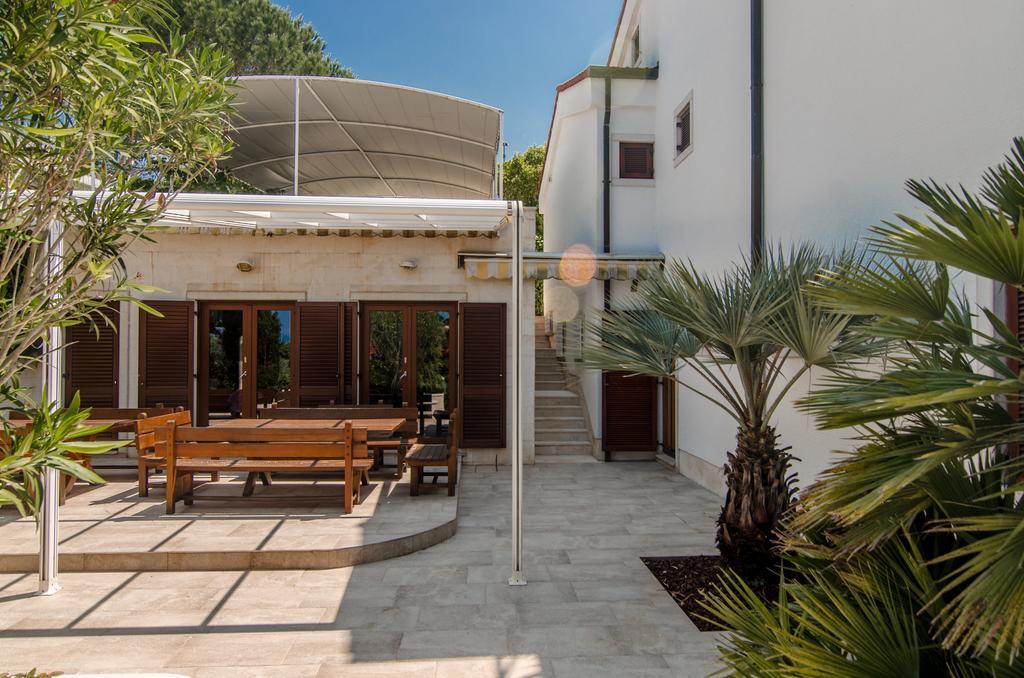 Apartmani Alice Njivice Dış mekan fotoğraf